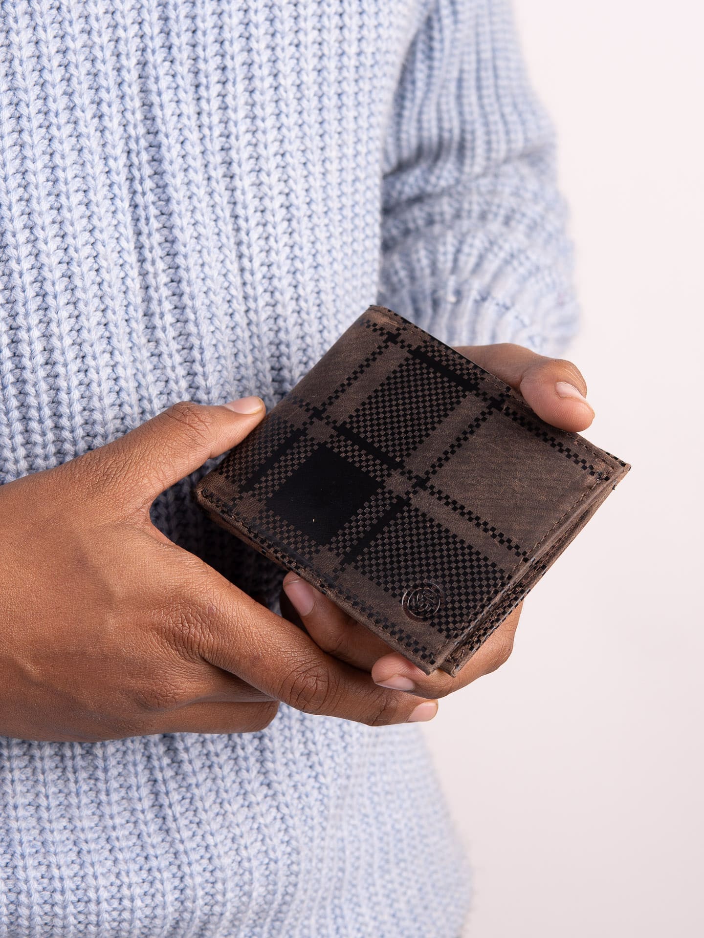Bacca Bucci Premium Gift Combo: Classic Wallet & Stylish Belt in Elegant Wooden Box - Image 4