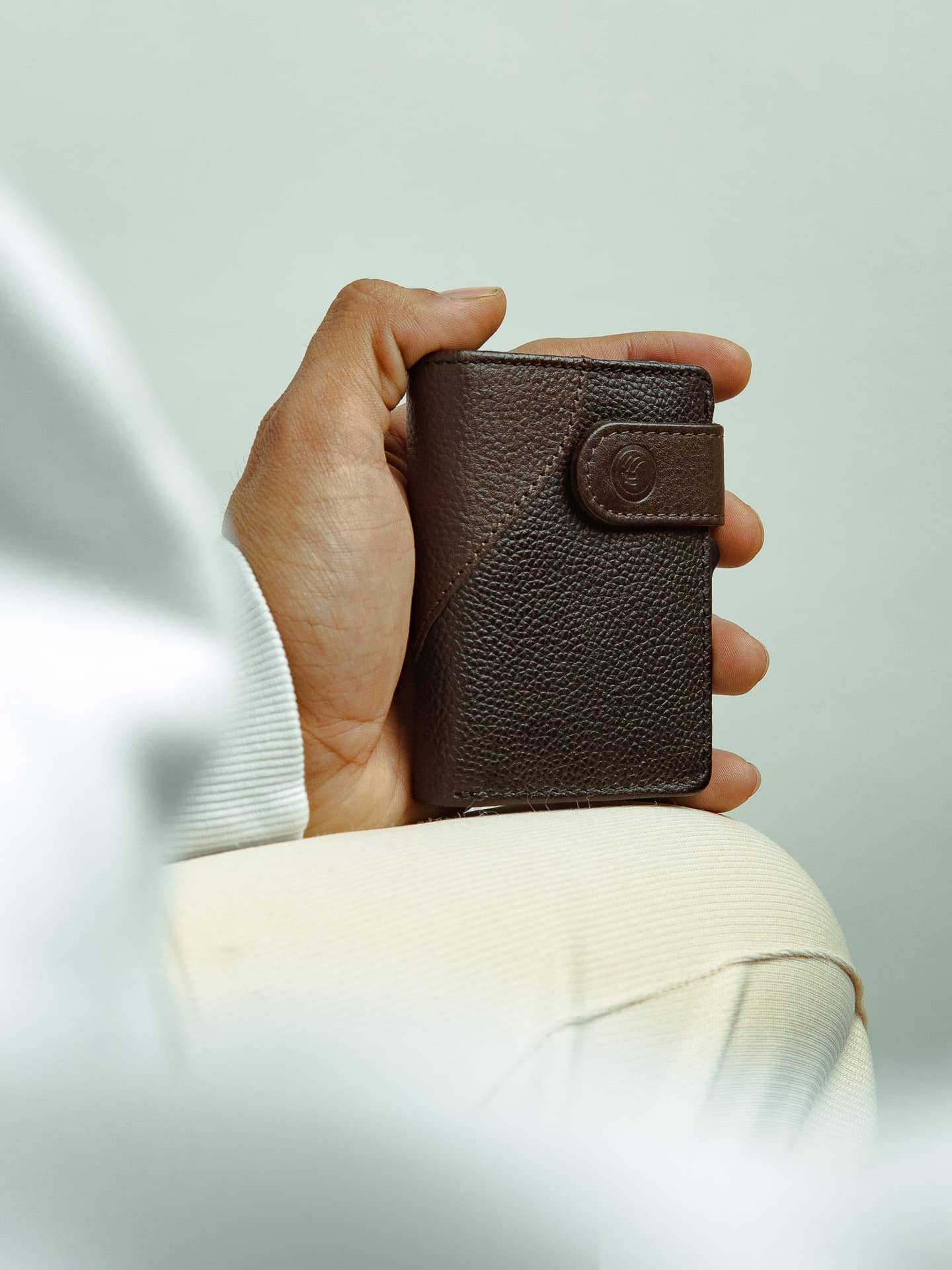 Bacca Bucci TurboPop Leather Wallet with Metal Card Ejection Mechanism - Image 2